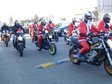 Odwiedziny „Motocykliści w strojach Świętego Mikołaja jeżdżą ulicami Wielunia i rozdają prezenty